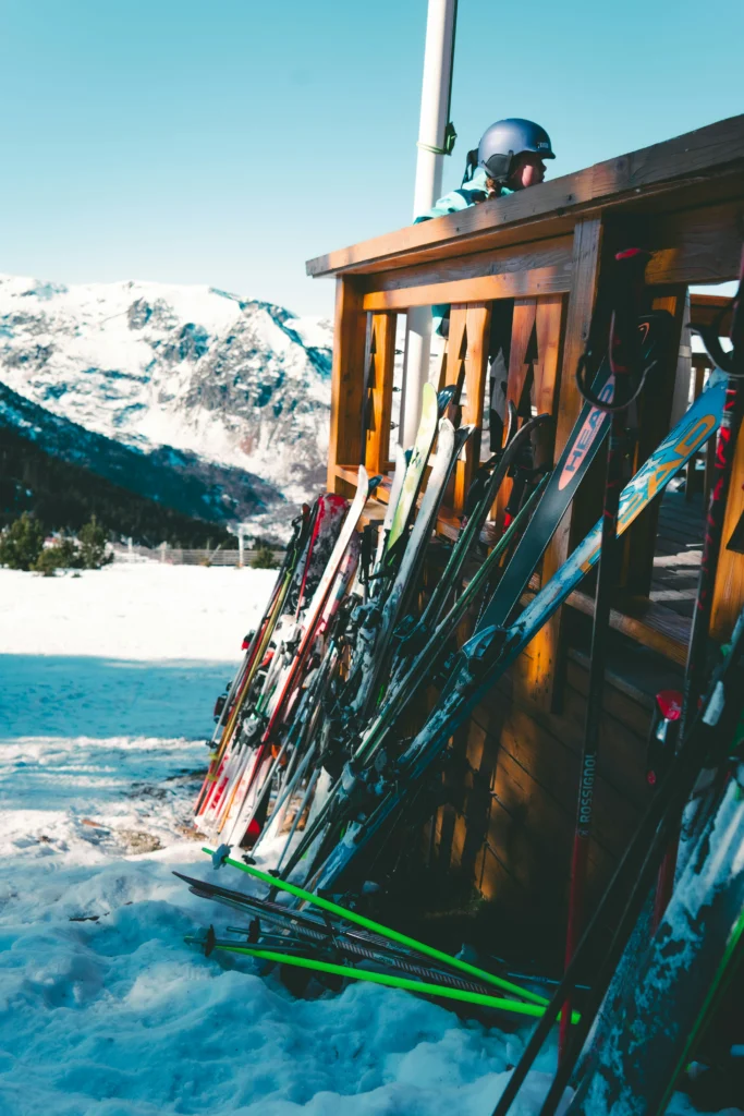 ski-uitrusting bij apres ski